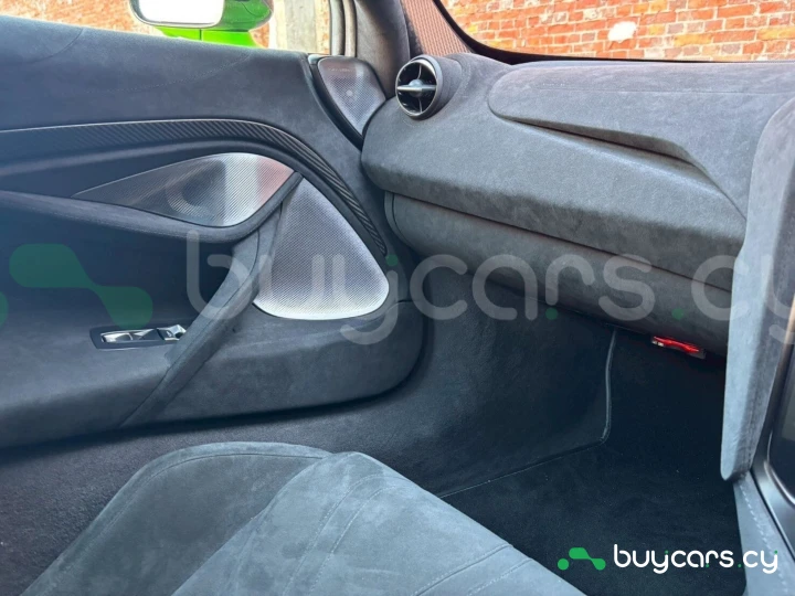 McLaren 750S Зеленый