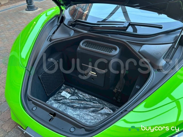 McLaren 750S Зеленый