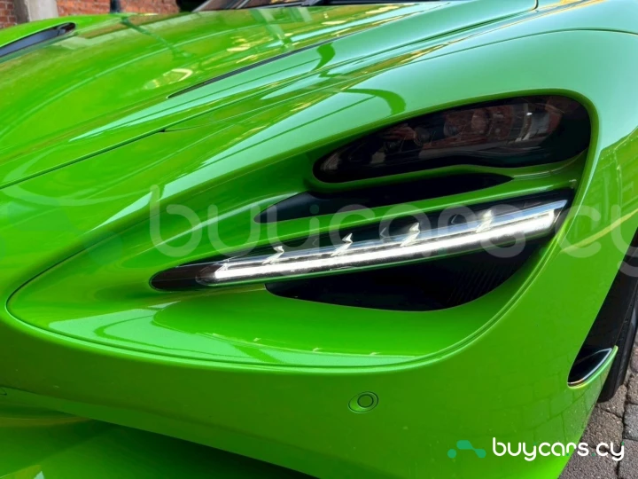 McLaren 750S Зеленый