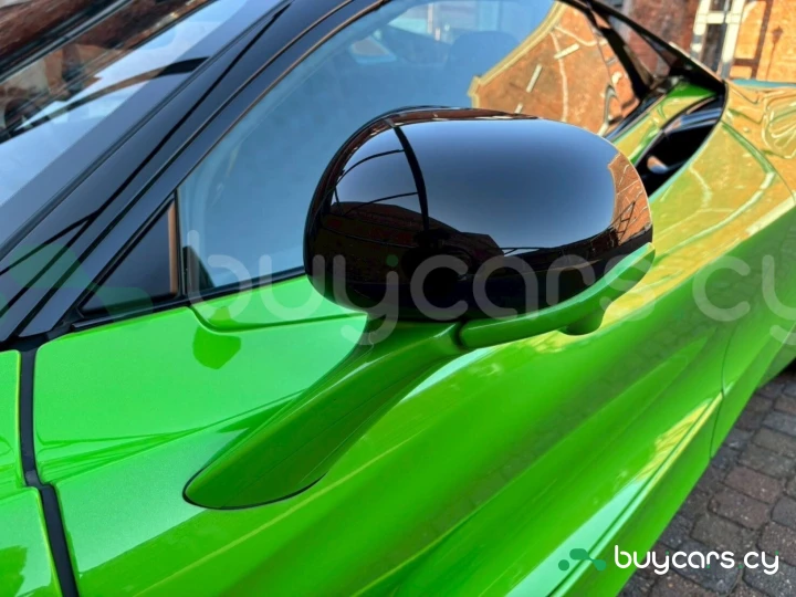 McLaren 750S Зеленый