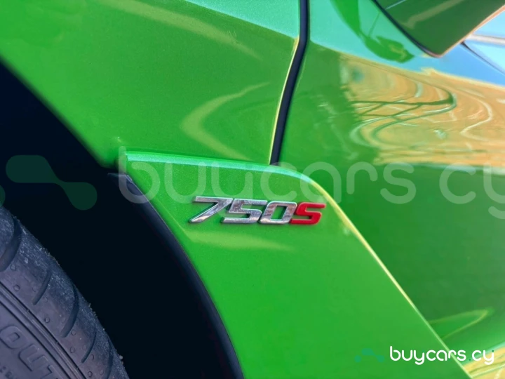 McLaren 750S Зеленый