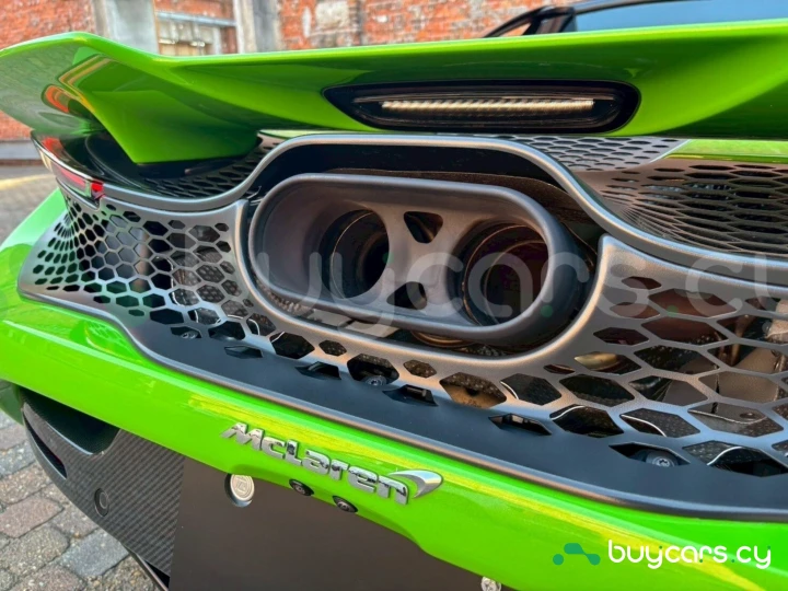 McLaren 750S Зеленый