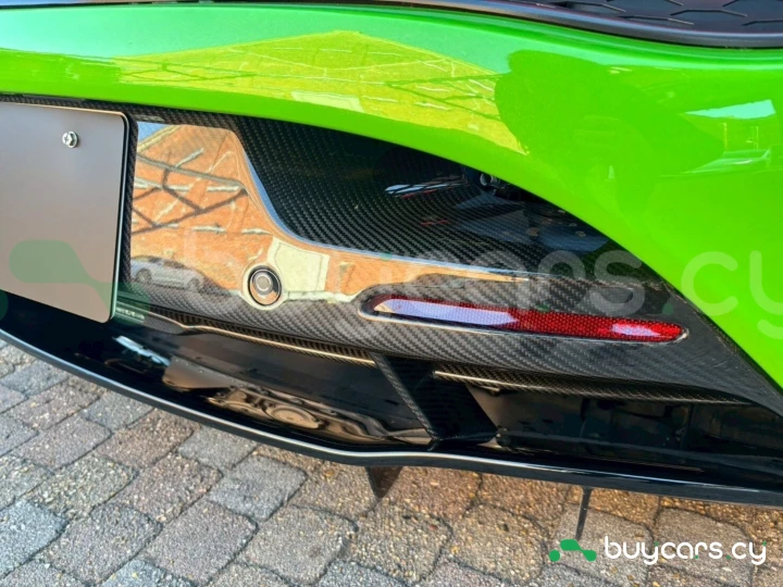 McLaren 750S Зеленый