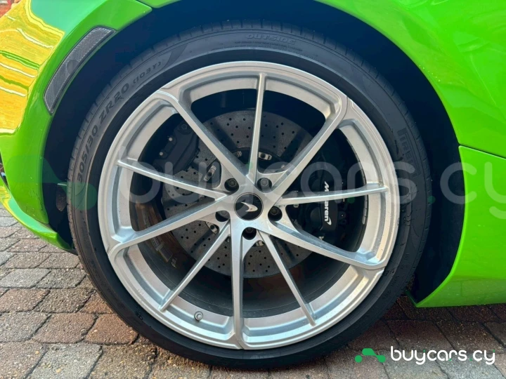 McLaren 750S Зеленый