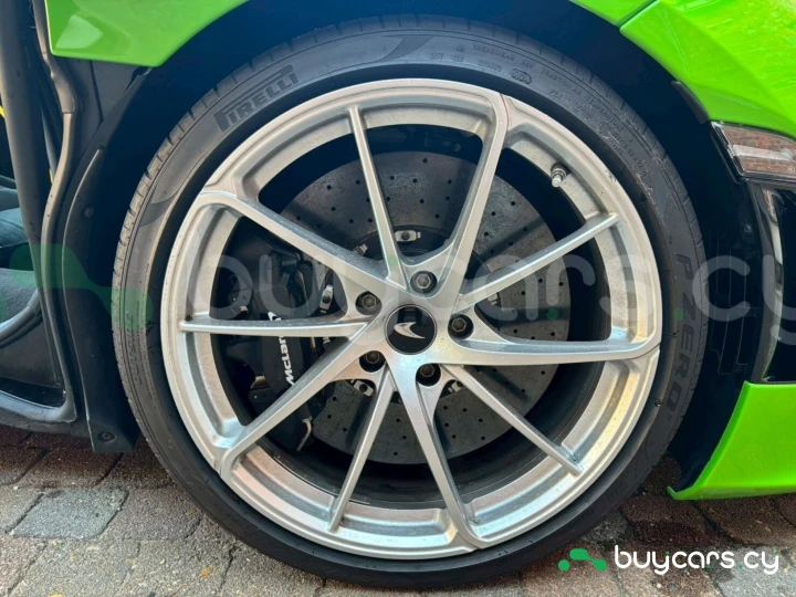 McLaren 750S Зеленый