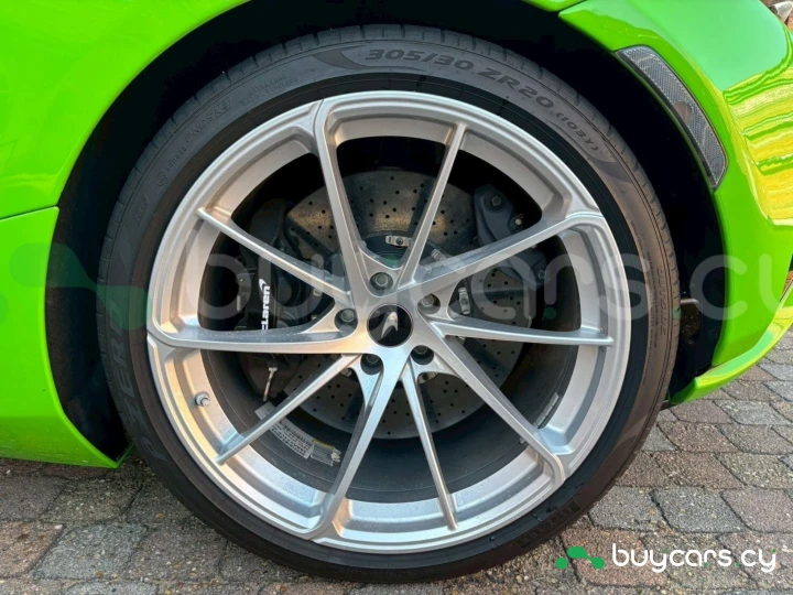 McLaren 750S Зеленый