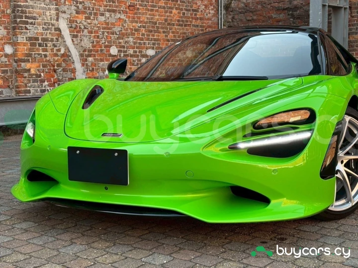 McLaren 750S Зеленый