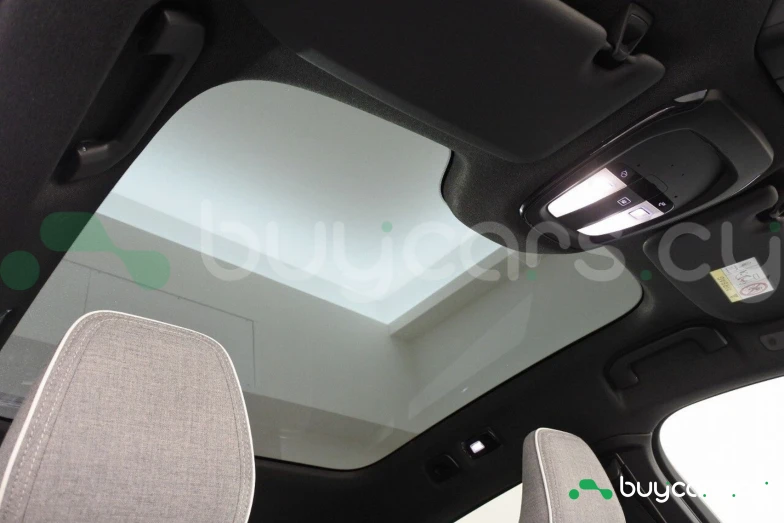 Volvo C40 Зеленый