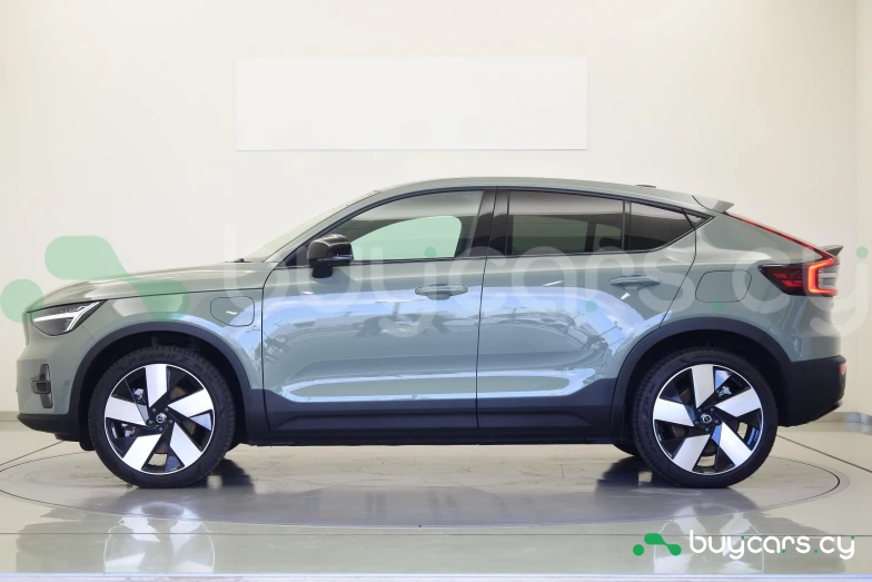 Volvo C40 Зеленый