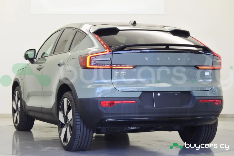 Volvo C40 Зеленый