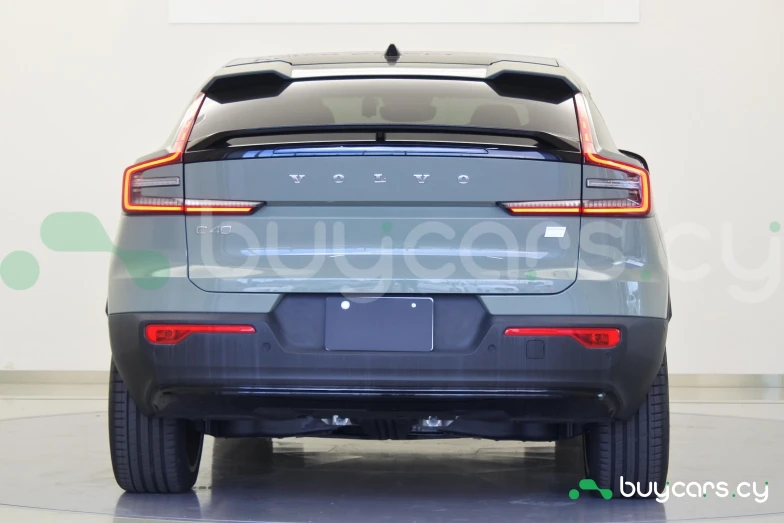 Volvo C40 Зеленый