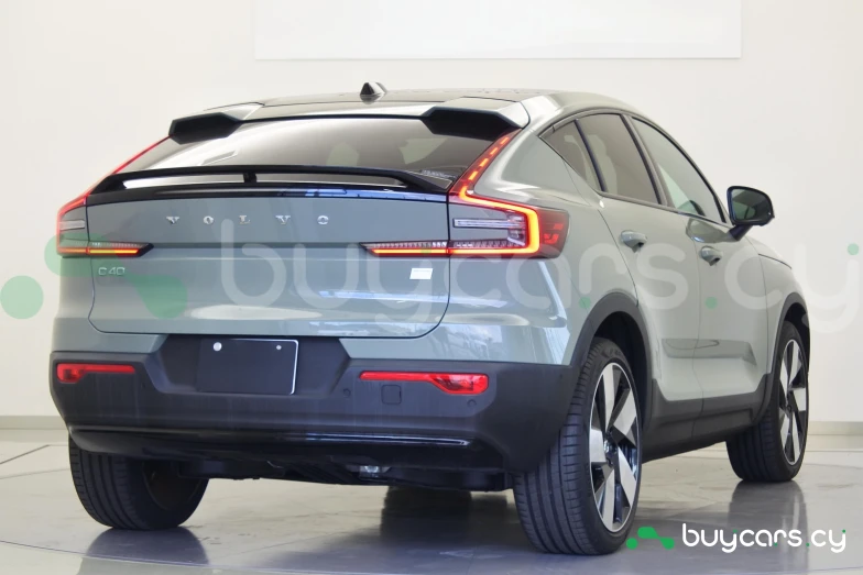 Volvo C40 Зеленый