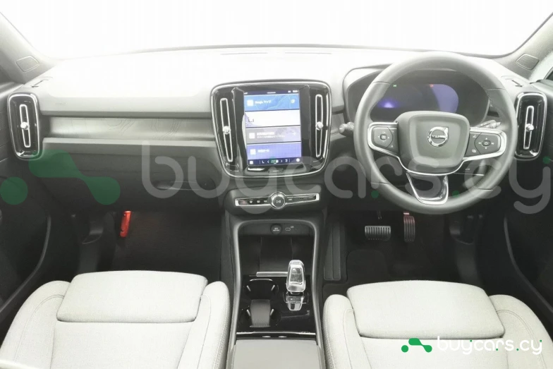 Volvo C40 Зеленый