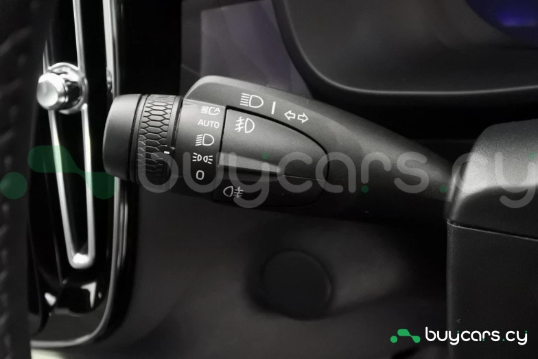 Volvo C40 Зеленый