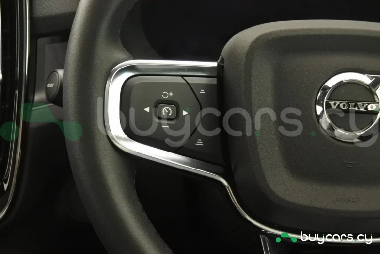 Volvo C40 Зеленый