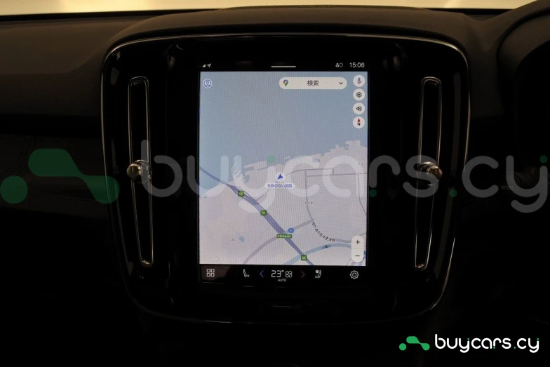 Volvo C40 Зеленый