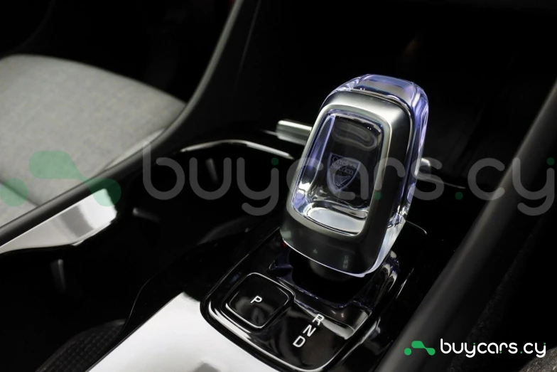 Volvo C40 Зеленый