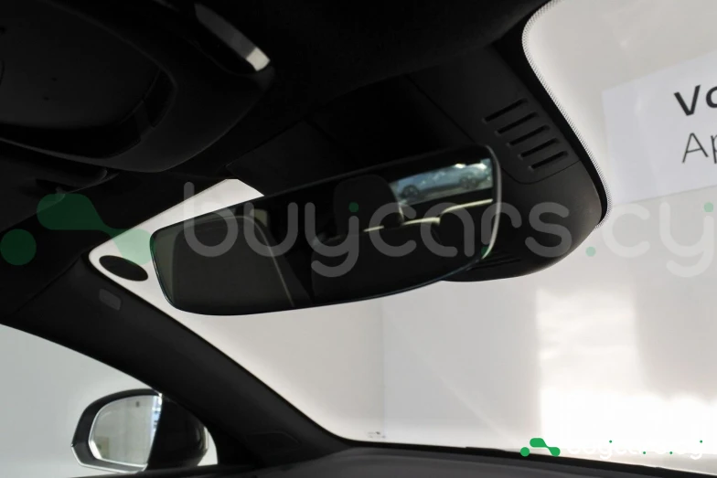 Volvo C40 Зеленый