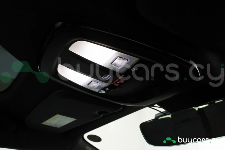 Volvo C40 Зеленый