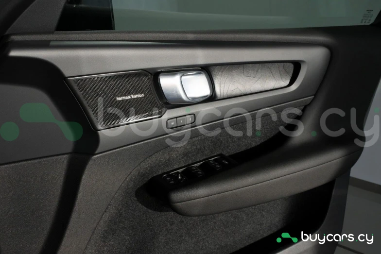 Volvo C40 Зеленый