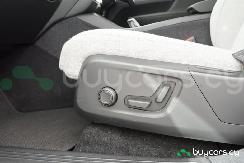 Volvo C40 Зеленый