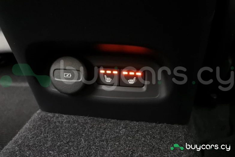 Volvo C40 Зеленый