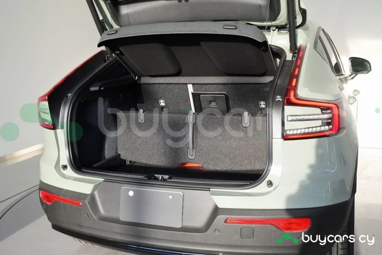 Volvo C40 Зеленый