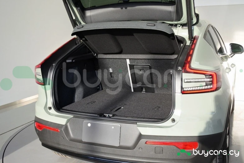 Volvo C40 Зеленый