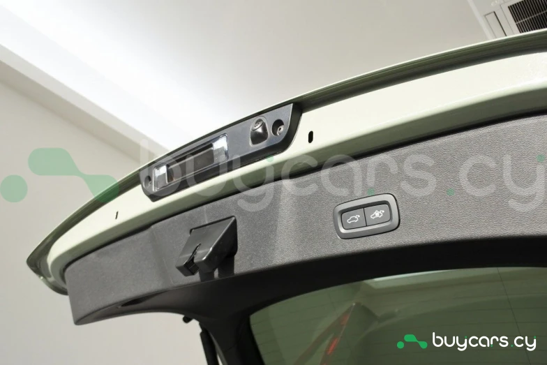 Volvo C40 Зеленый