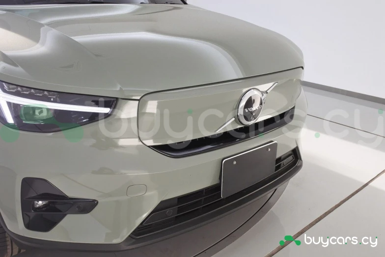 Volvo C40 Зеленый