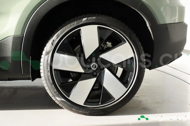 Volvo C40 Зеленый