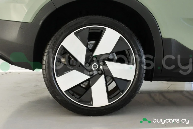 Volvo C40 Зеленый