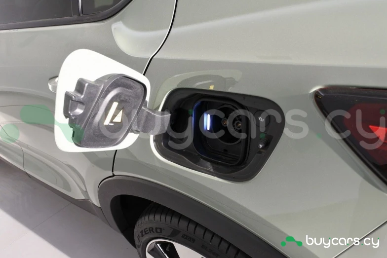 Volvo C40 Зеленый