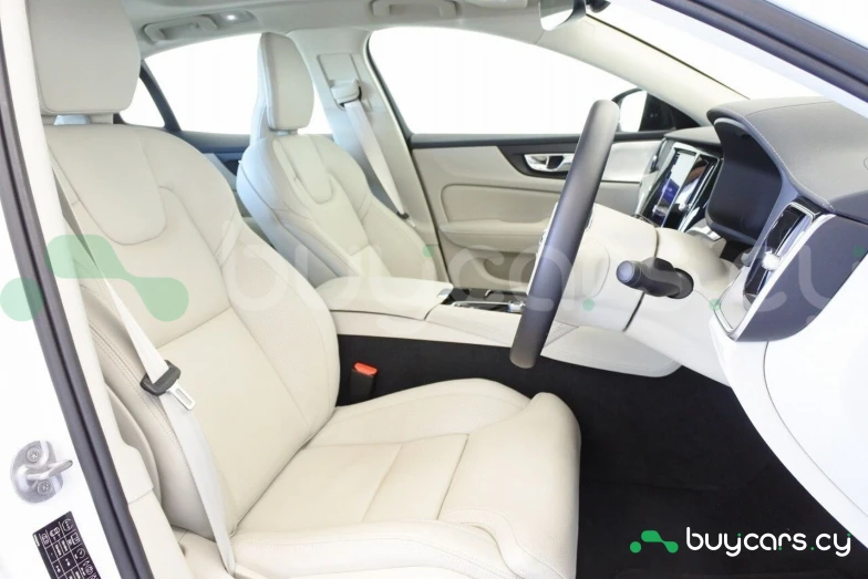 Volvo S60 Белый