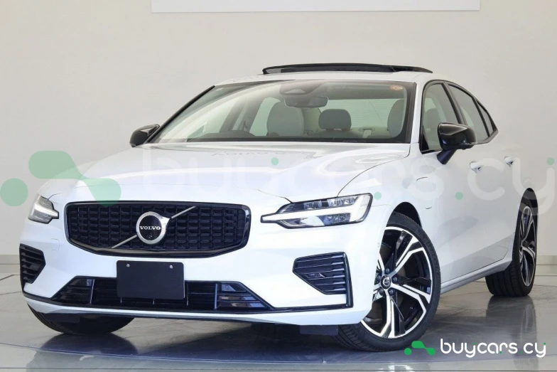 Volvo S60 Белый