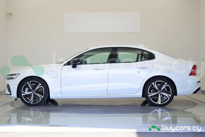 Volvo S60 Белый