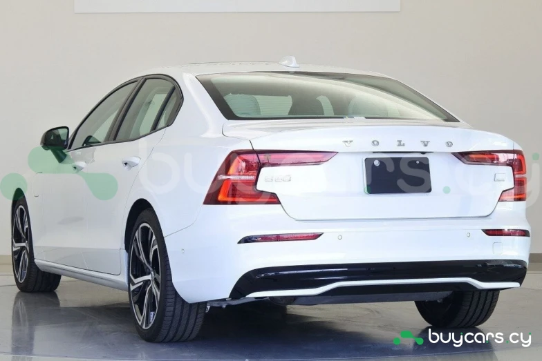 Volvo S60 Белый