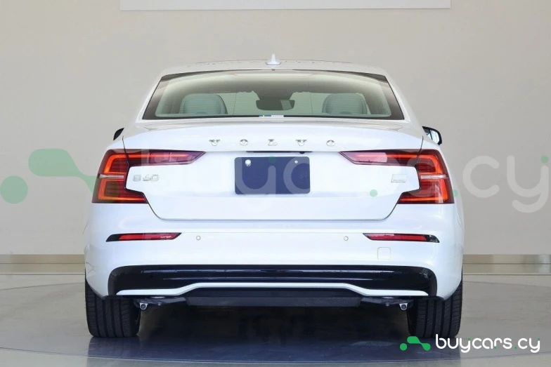 Volvo S60 Белый