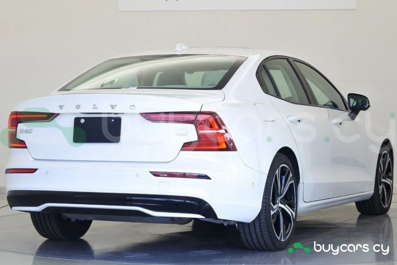 Volvo S60 Белый