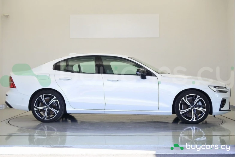 Volvo S60 Белый