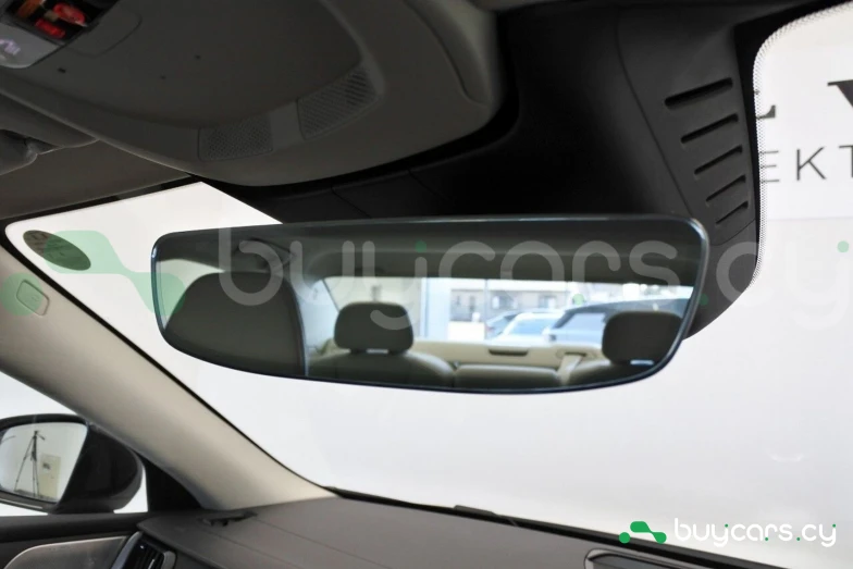 Volvo S60 Белый