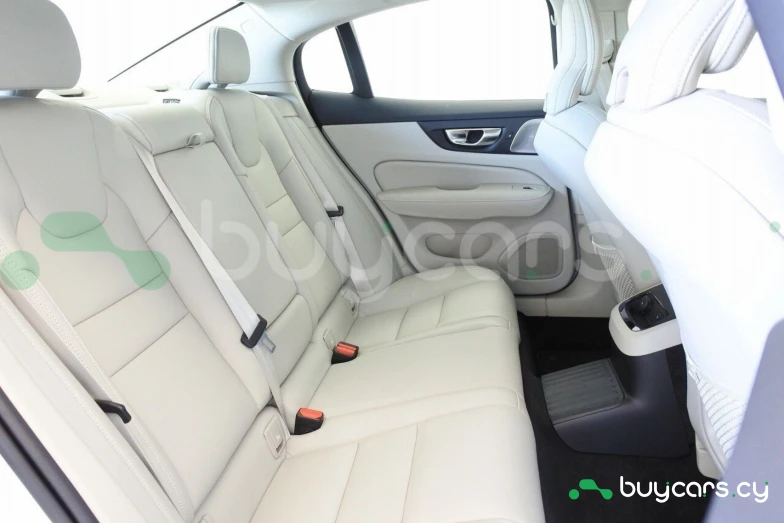 Volvo S60 Белый