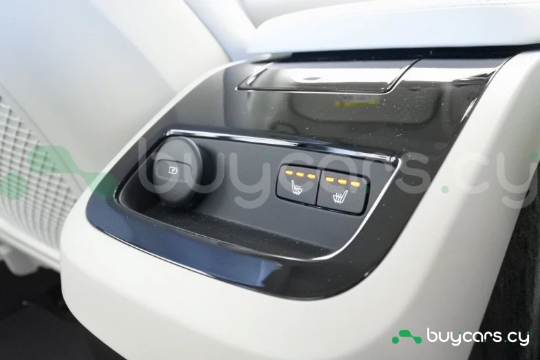 Volvo S60 Белый