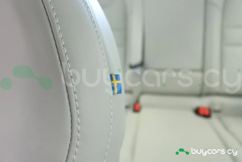 Volvo S60 Белый