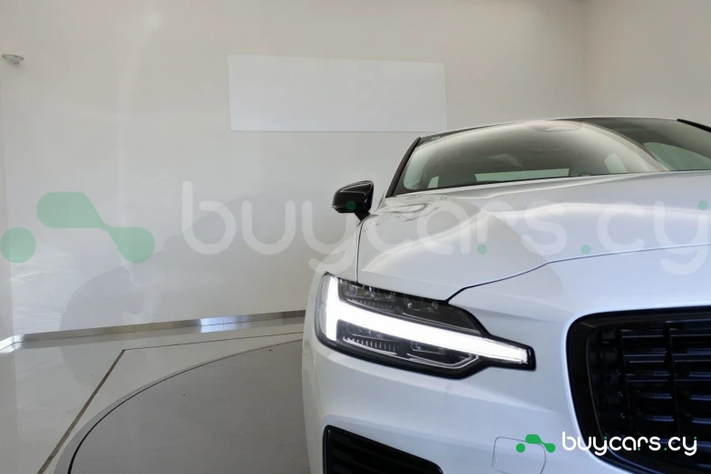 Volvo S60 Белый