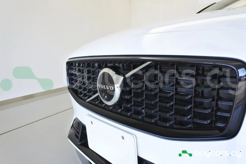 Volvo S60 Белый