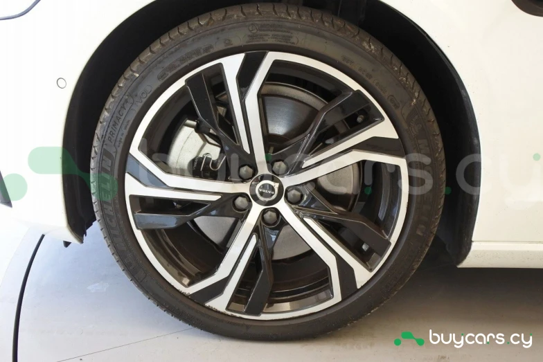 Volvo S60 Белый