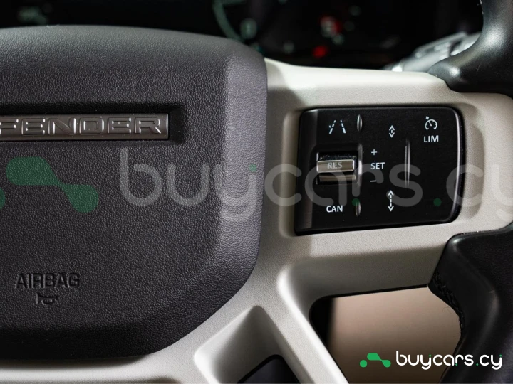 Land Rover Defender Белый