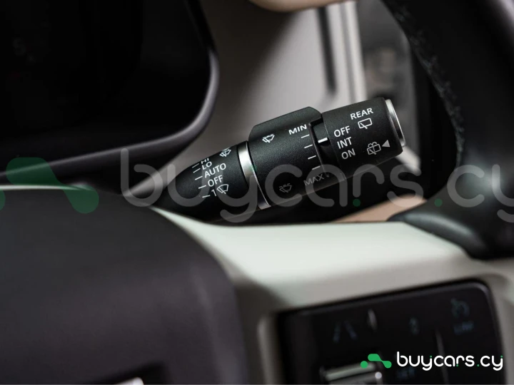 Land Rover Defender Белый