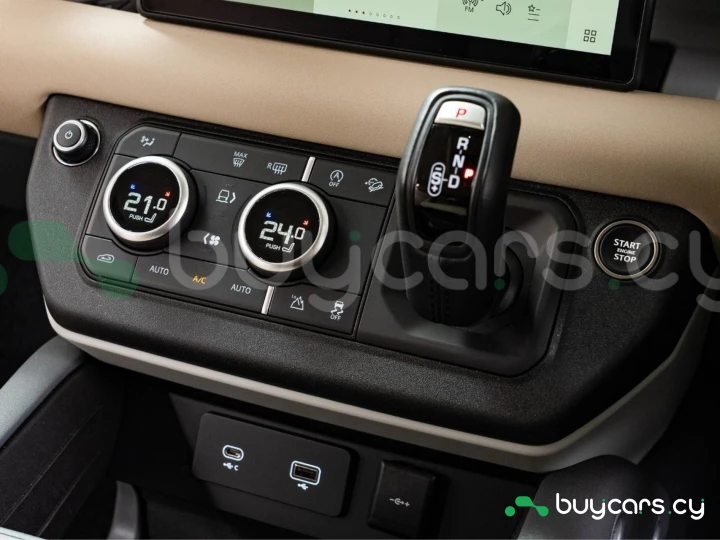 Land Rover Defender Белый